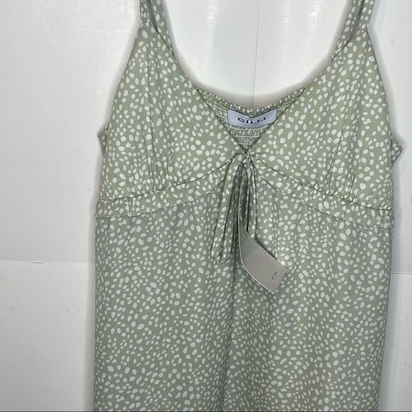 Modcloth Gill sage white dot sleeveless blouse boho
Flowy oversized cute summer - Picture 2 of 7